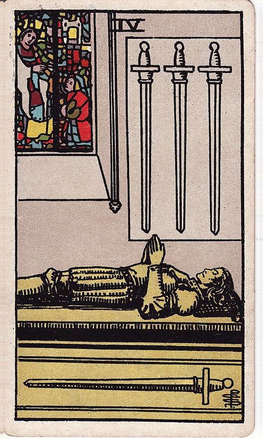 Lá Bốn Kiếm (Four of Swords)