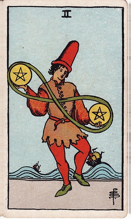 Lá Two of Pentacles (Hai Tiền) trong bộ Rider–Waite–Smith 1909